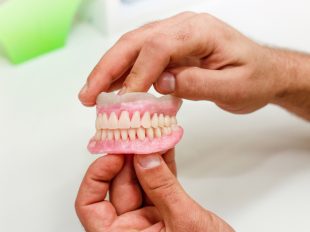 implant dentar
